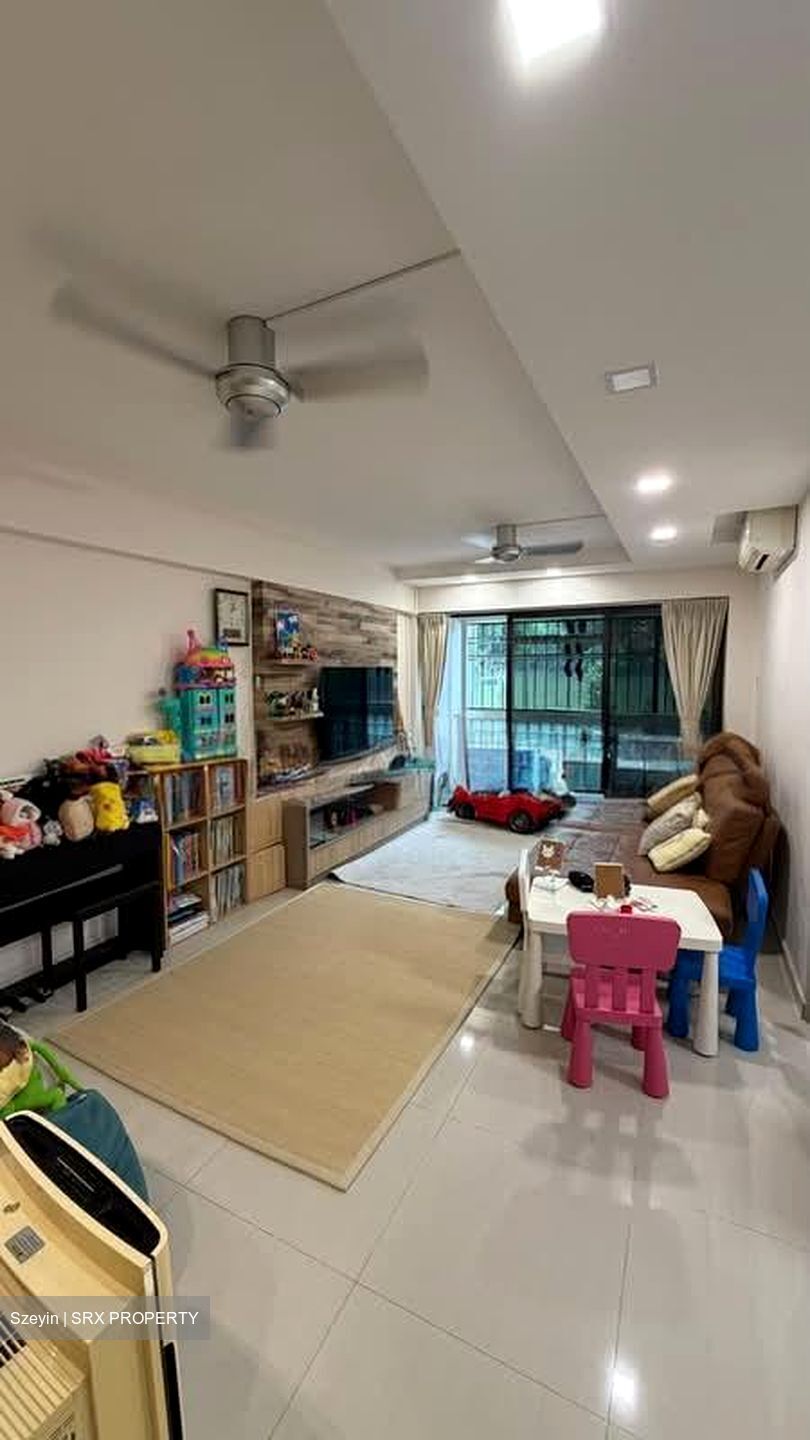 Blk 588B Montreal Spring (Sembawang), HDB Executive #574568741